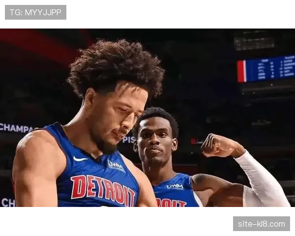 坎宁安低位背打技术精进 利用身材优势惩罚错位防守